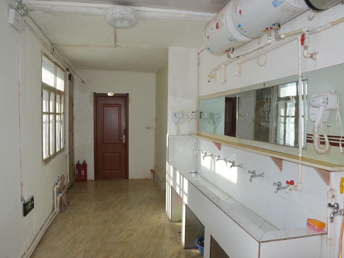 Snow Valley International Hostel Wuchang  エクステリア 写真
